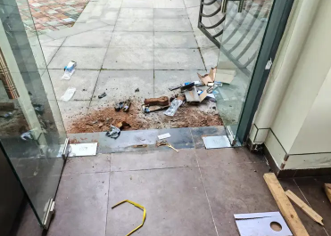 玻璃门修门换玻璃维修地弹簧玻璃门安装